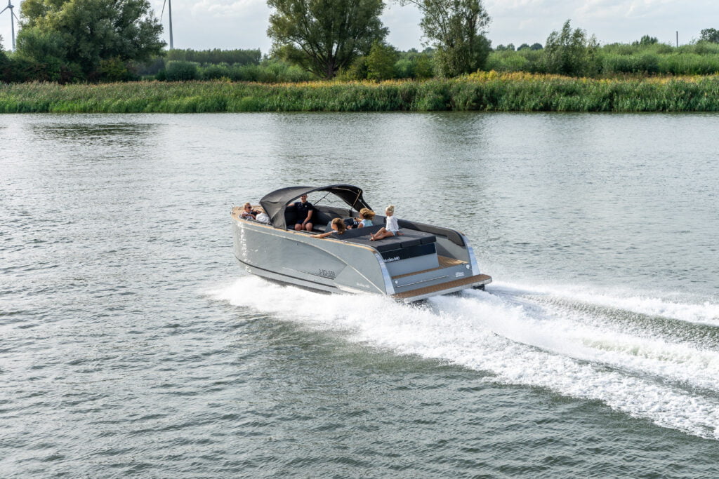 Maxima 840 Tender varen