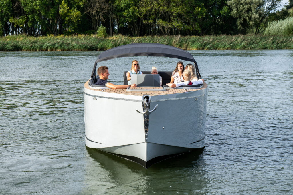 Maxima 840 Tender varen