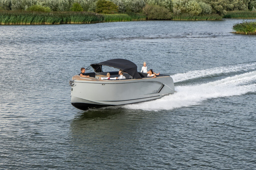 Maxima 840 Tender varen