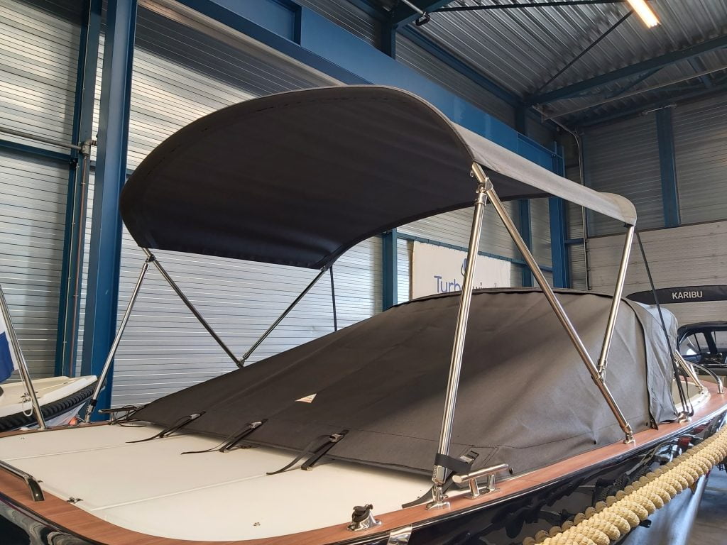 Biminitop Brinks Watersport geniet op het water