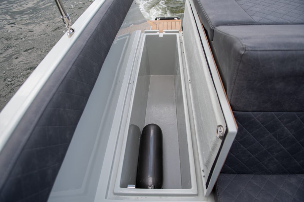 Maxima 740 tender sloep opbergruimte