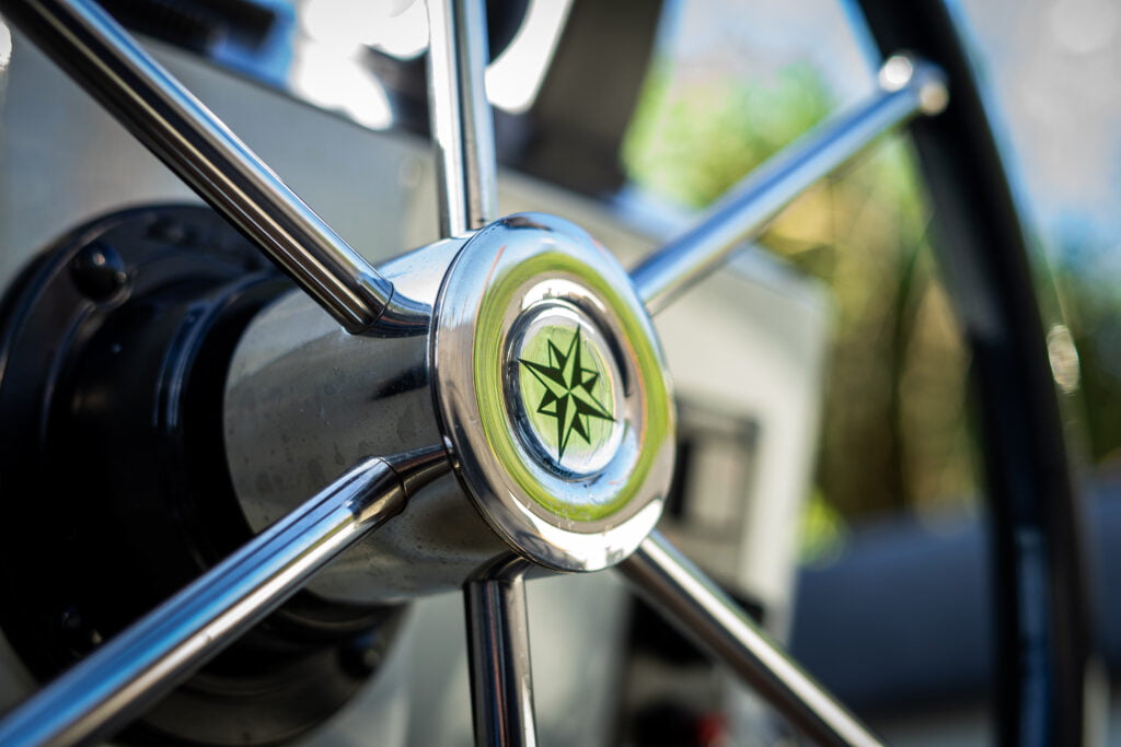 Maxima 740 tender sloep stuurwiel