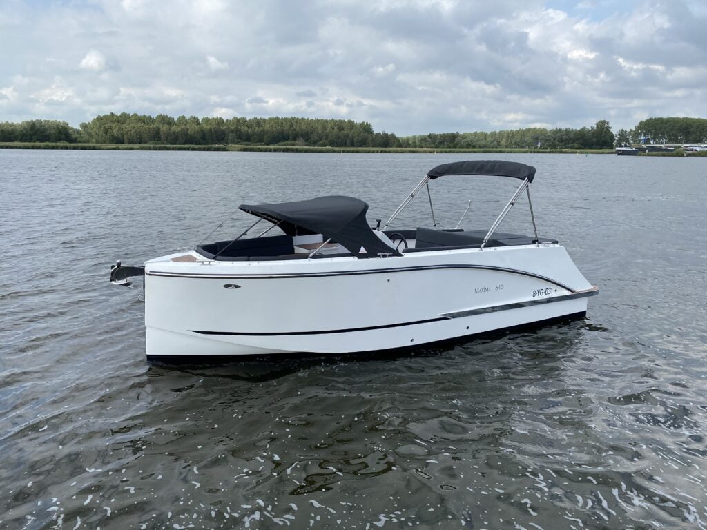 Maxima 640 Tender Sloep varend
