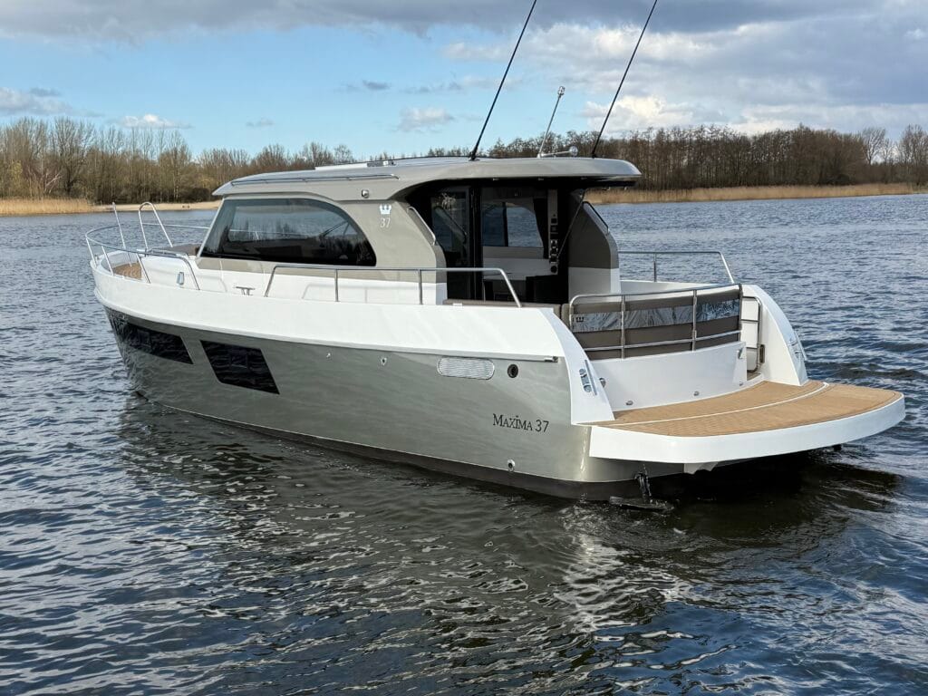 Maxima 37 cabine