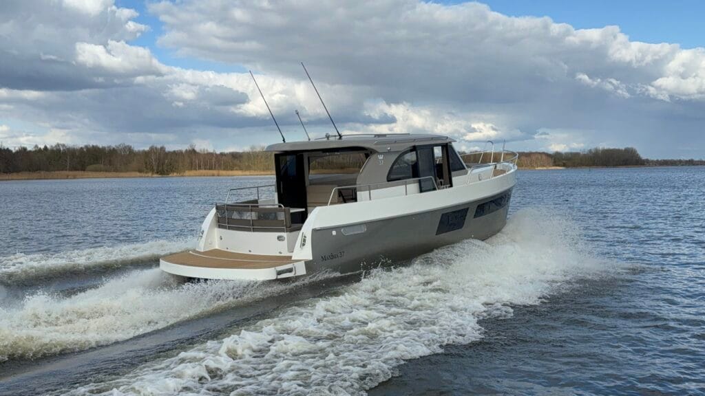 Maxima 37 cruiser motorboot test