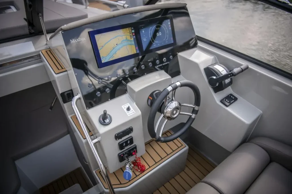 Maxima 800 Cabin