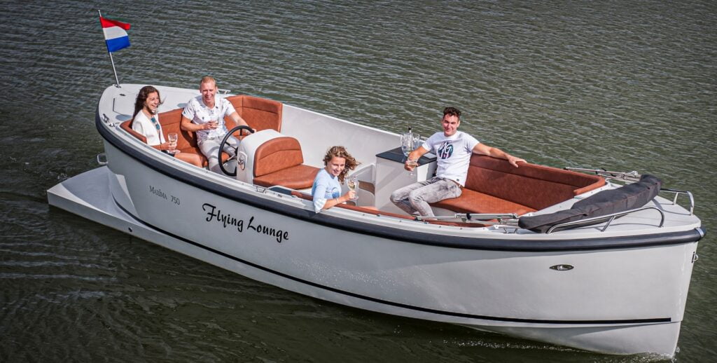 Maxima-750-lounge--Brinks-watersport