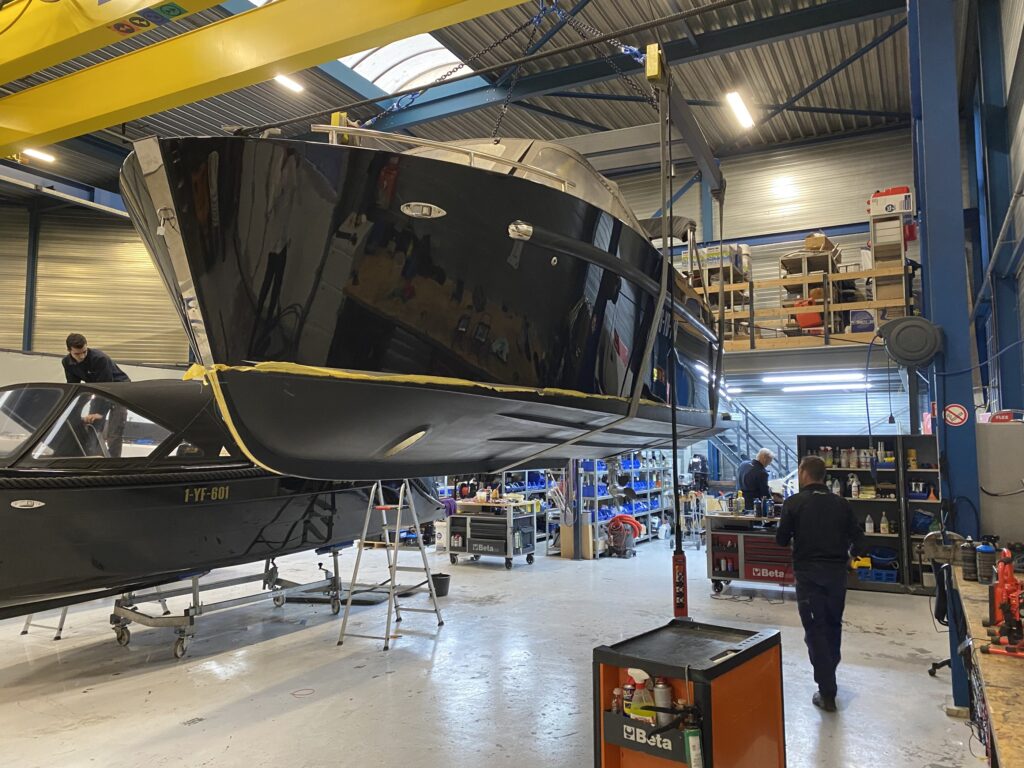 Werkplaats van onze monteurs die de sloepen en tenders repareren en opbouwen
