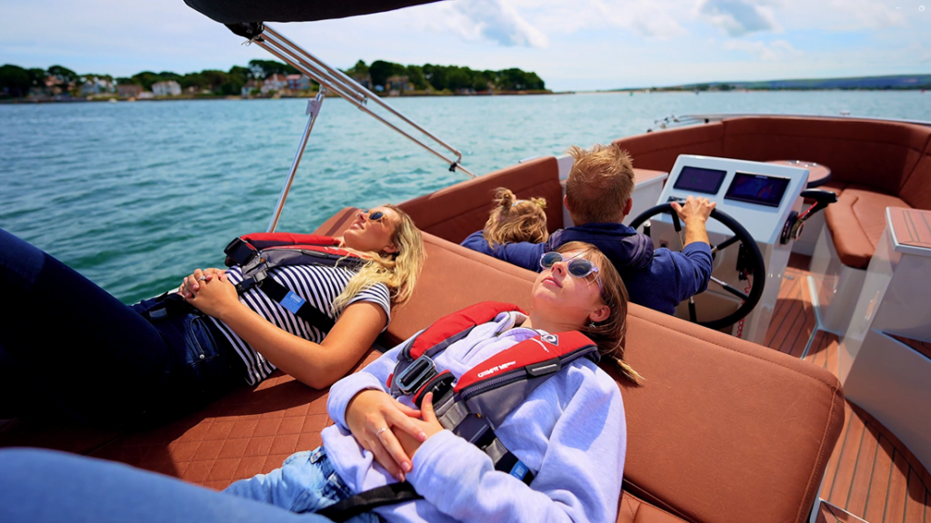 reddingsvesten op de maxima 640 Brinks Watersport sloepen en tenders