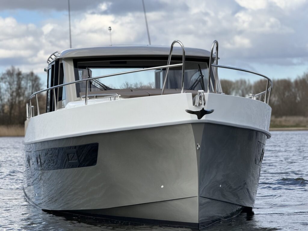 Maxima 37 Cruiser varend