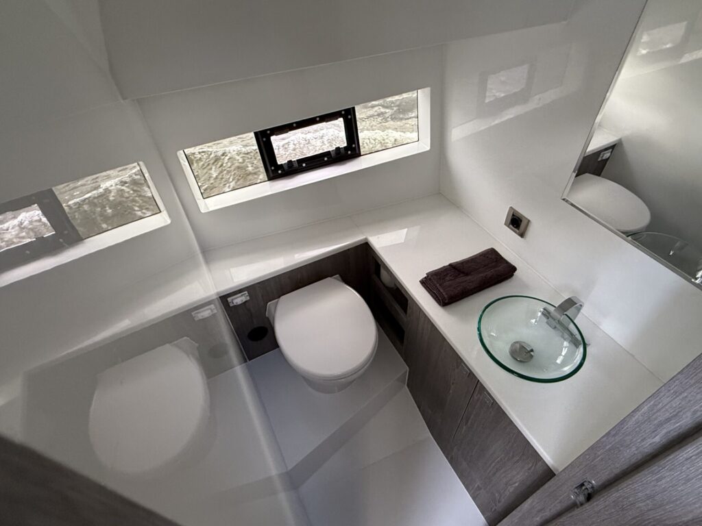 Maxima 37 Cruiser varend aparte toiletruimte