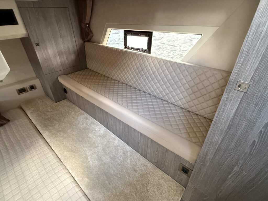 Maxima 37 Cruiser varend bankje gasten kamer