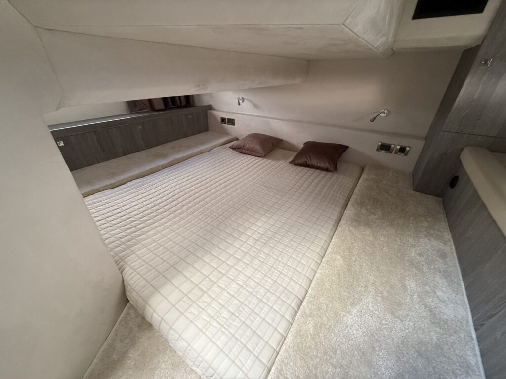 Maxima 37 Cruiser varend gasten bed