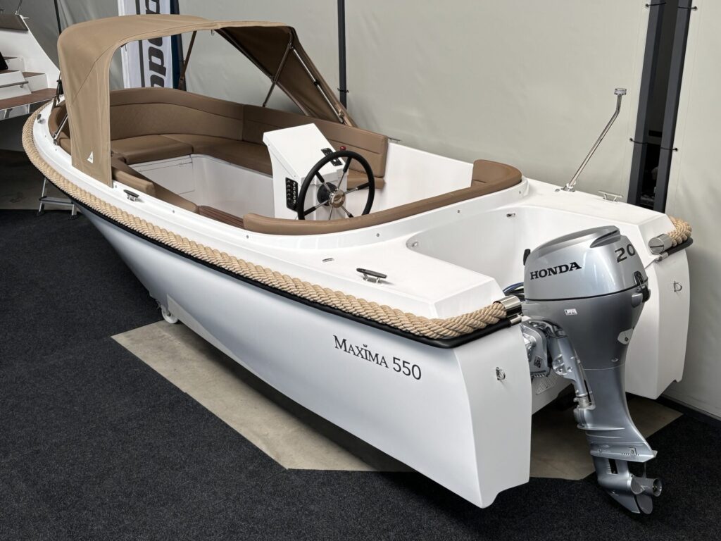 Maxima 550 schuin achteraanzicht