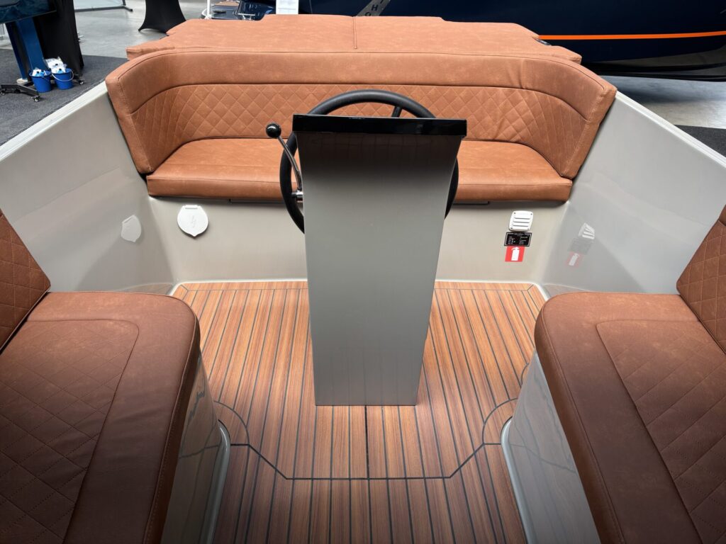 Maxima 600 Tender Console