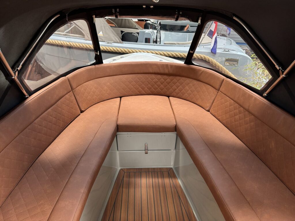 Maxima 600 Tender rondzit kuip