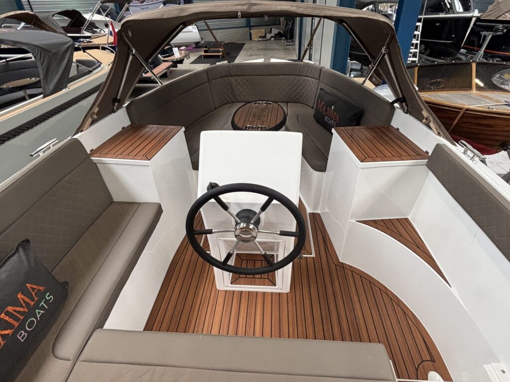 Maxima 640 Tender stuurstand