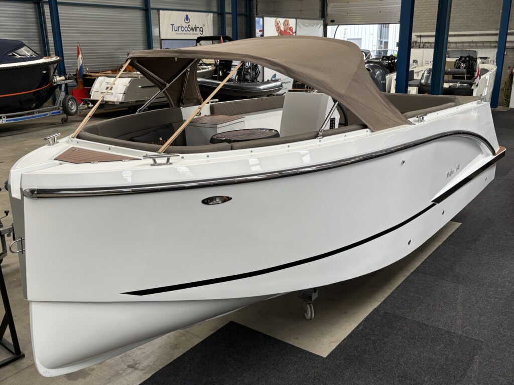 Maxima 640 Tender vooraanzicht