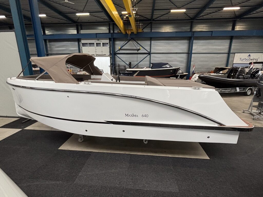 Maxima 640 Tender zijaanzicht