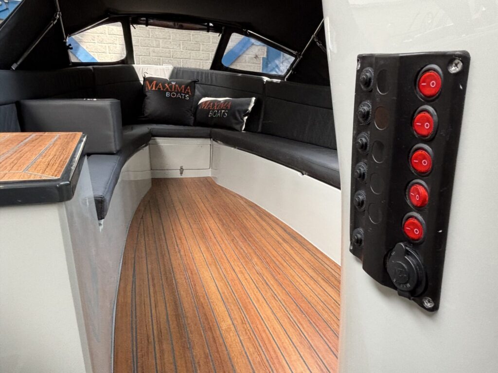 Maxima 650 flying lounge bedieningspaneel