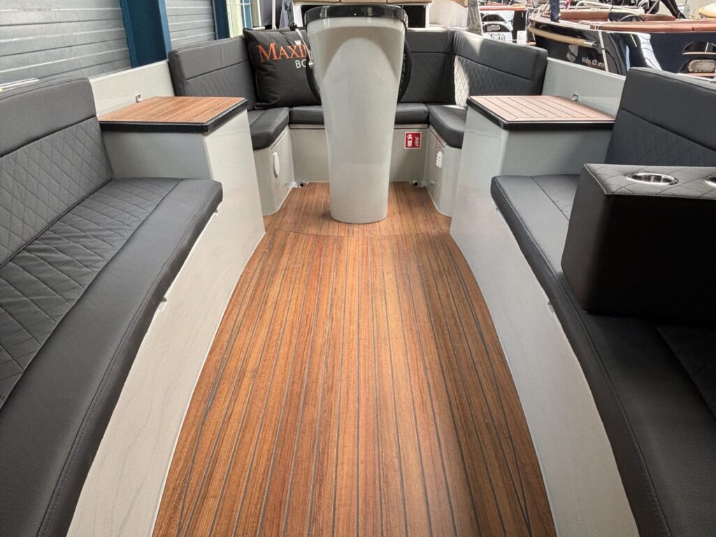 Maxima 650 flying lounge finteak