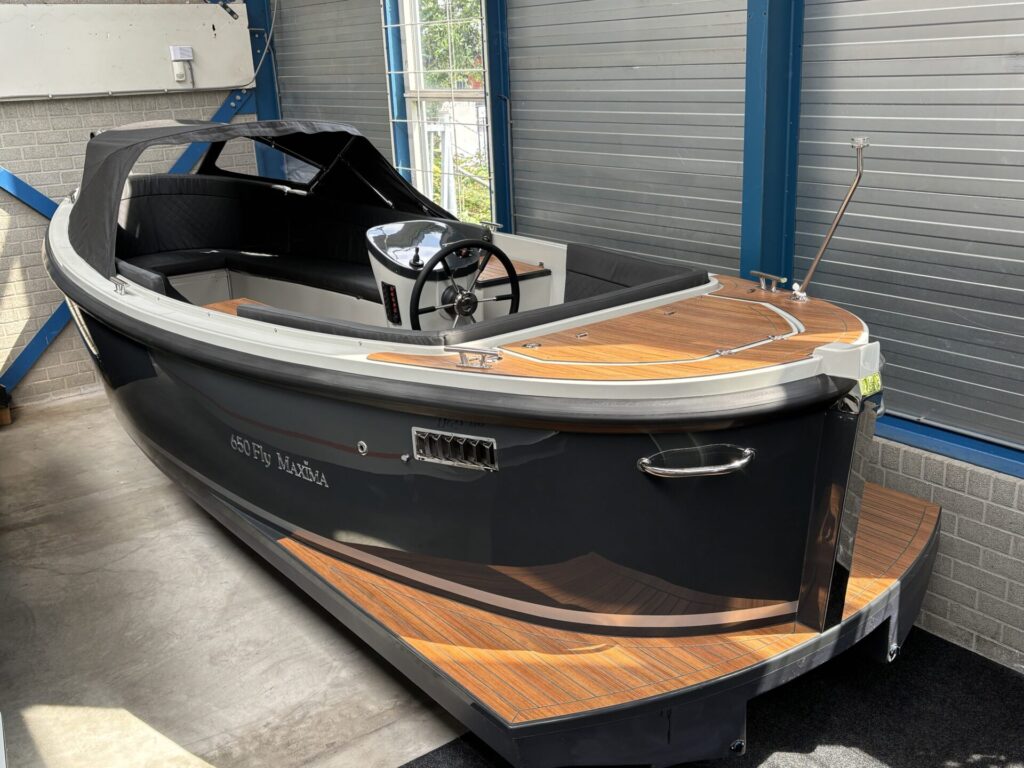 Maxima 650 Flying lounge schuin achter boven