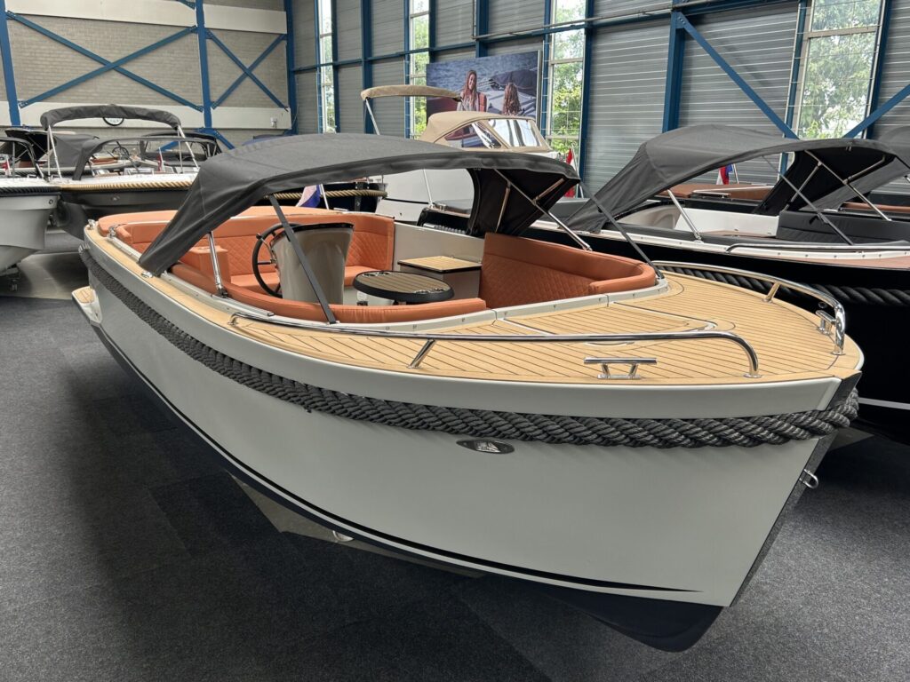 Maxima 720 Retro showroom bij BrinksWatersport