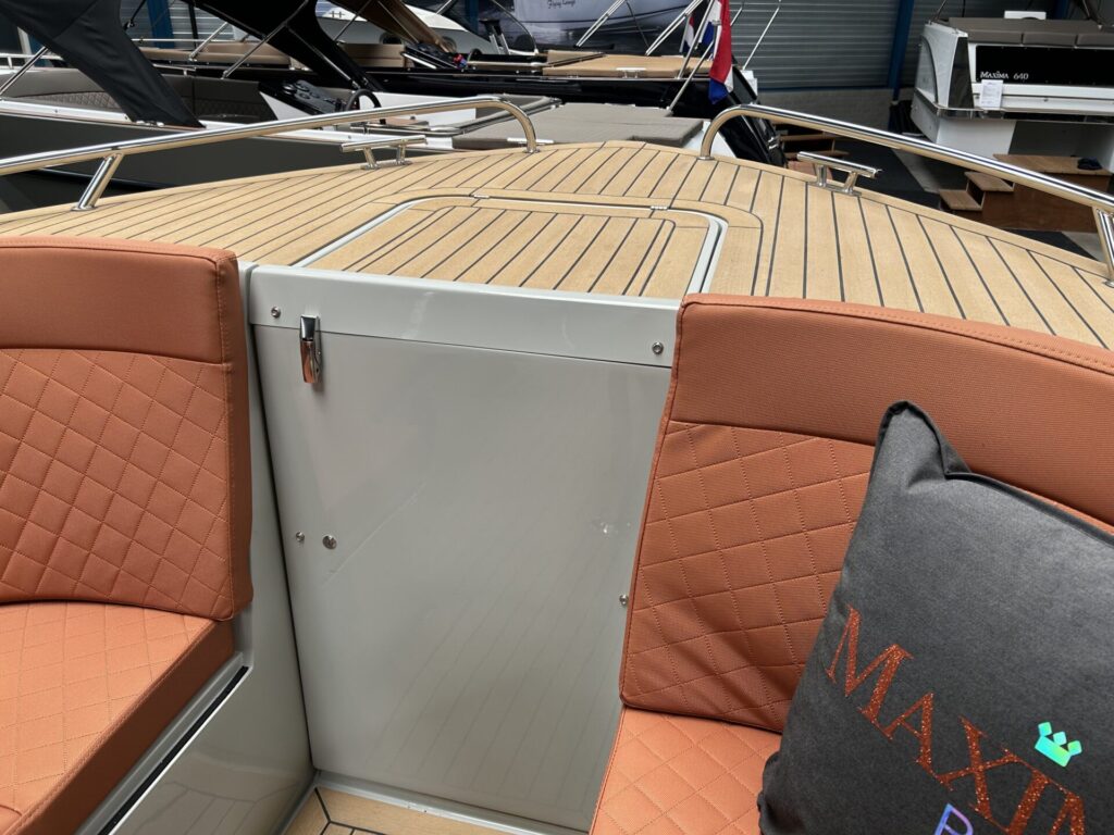 Maxima 720 Retro boeg berging