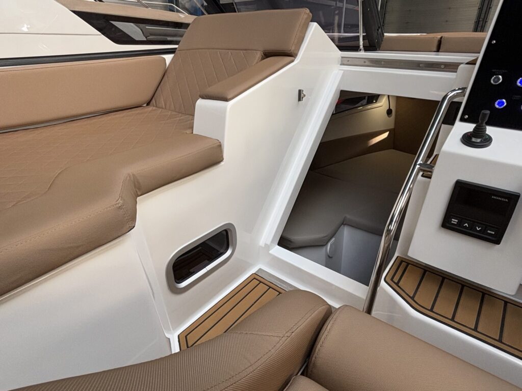Maxima 800 Cabin doorloop naar cabin
