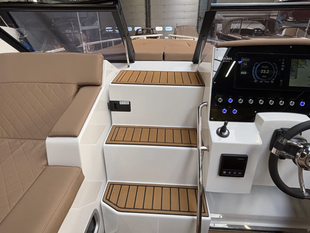 Maxima 800 Cabin doorloop naar dek
