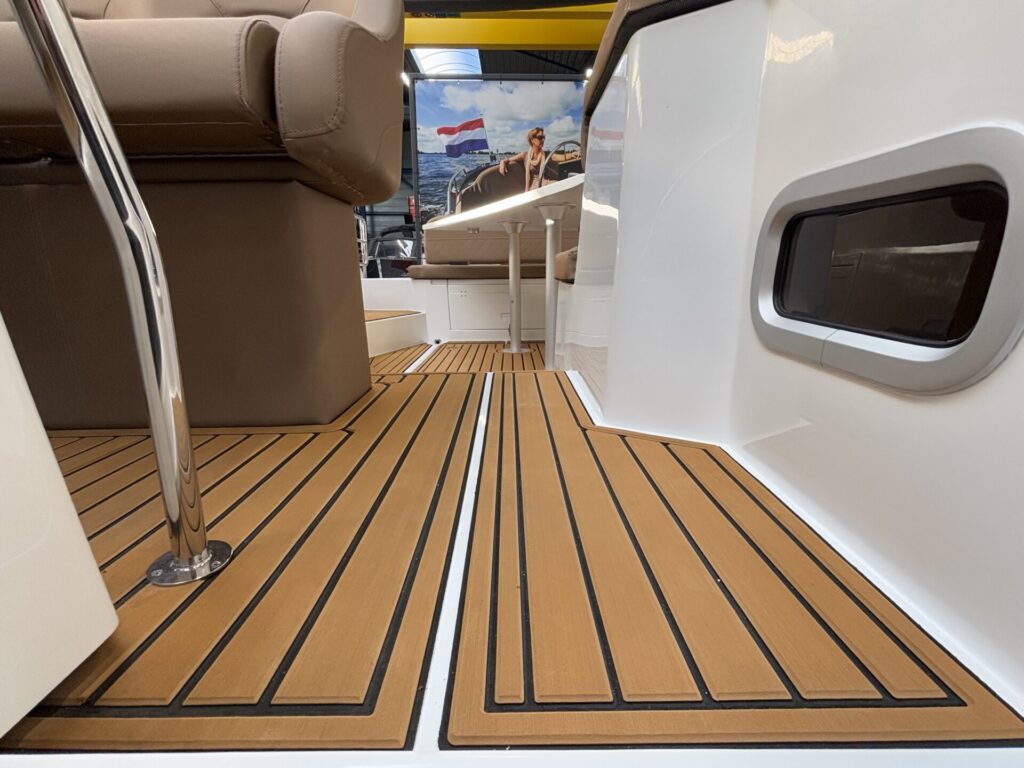 Maxima 800 Cabin evafoam