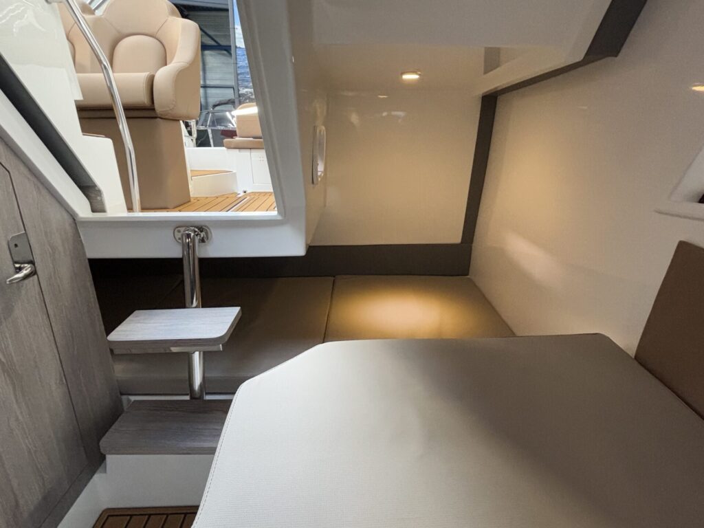 Maxima 800 Cabin gasten bed