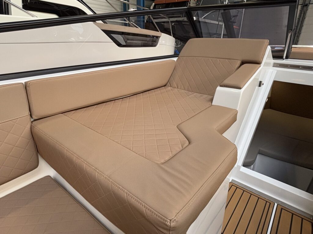 Maxima 800 Cabin lig bed