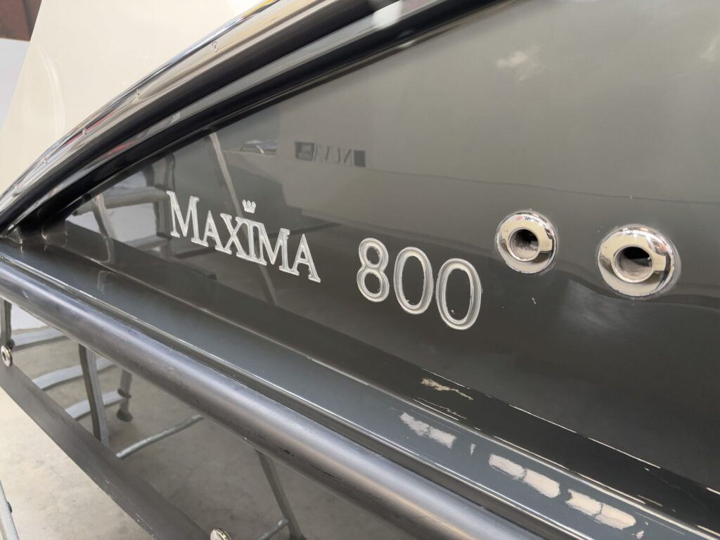 Maxima 800 Cabin logo