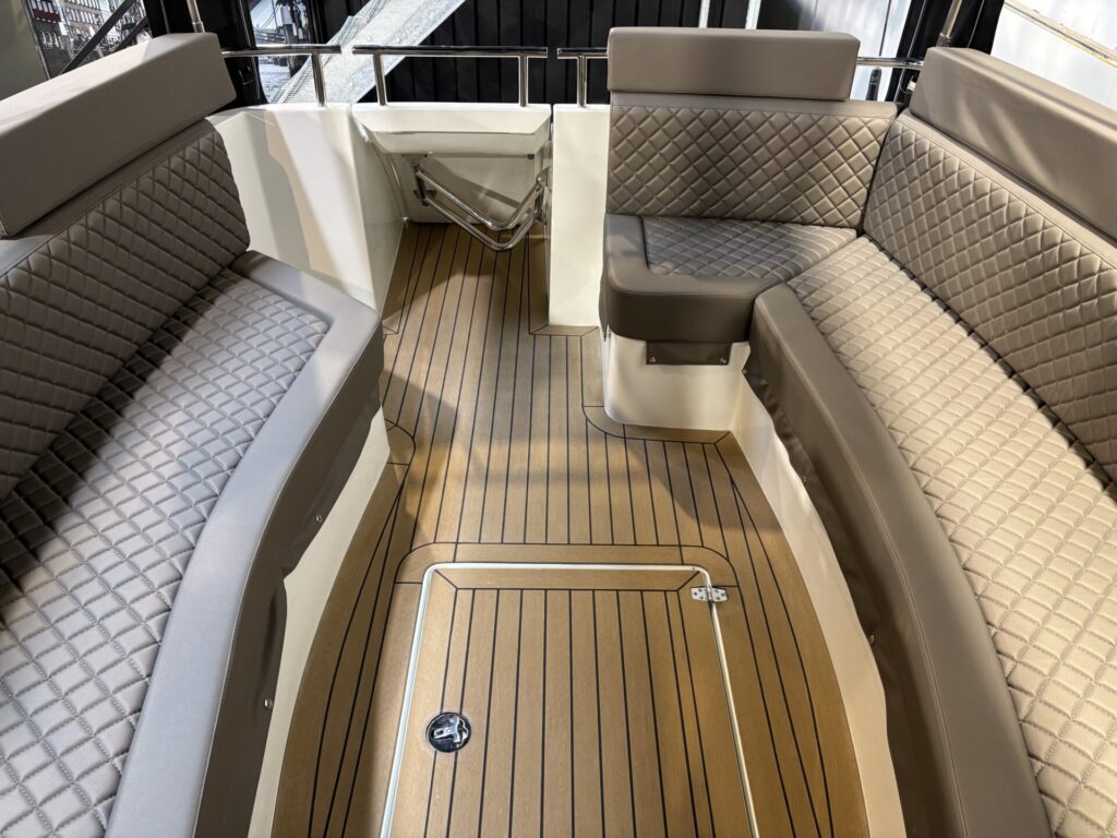 Maxima 920 Retro Cabin rondzit kuip