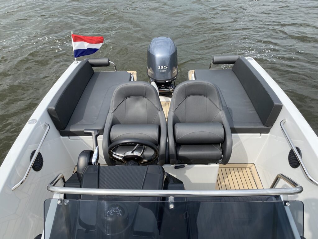 Nuva M6 Open varend stuurpositie