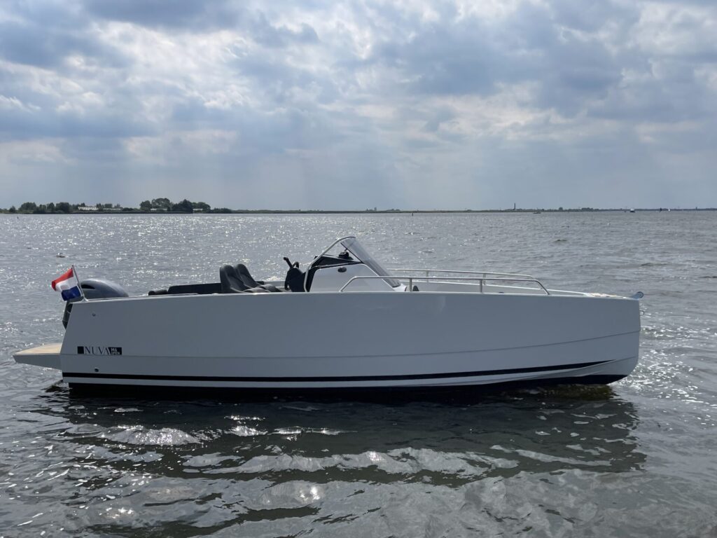 Nuva M6 Open varend zijaanzicht