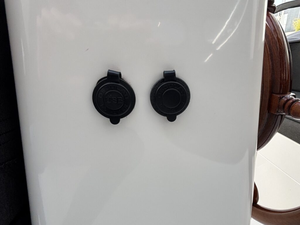 Oud Huijzer 575 Luxury 2x 12Volt aansluiting