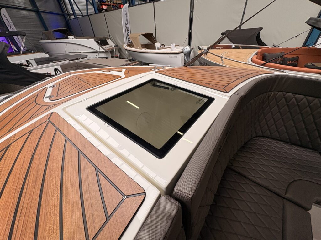 Oud Huijzer 740 Tender berging raam