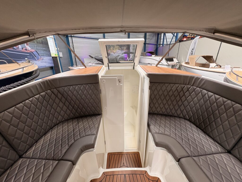 Oud Huijzer 740 Tender boeg berging