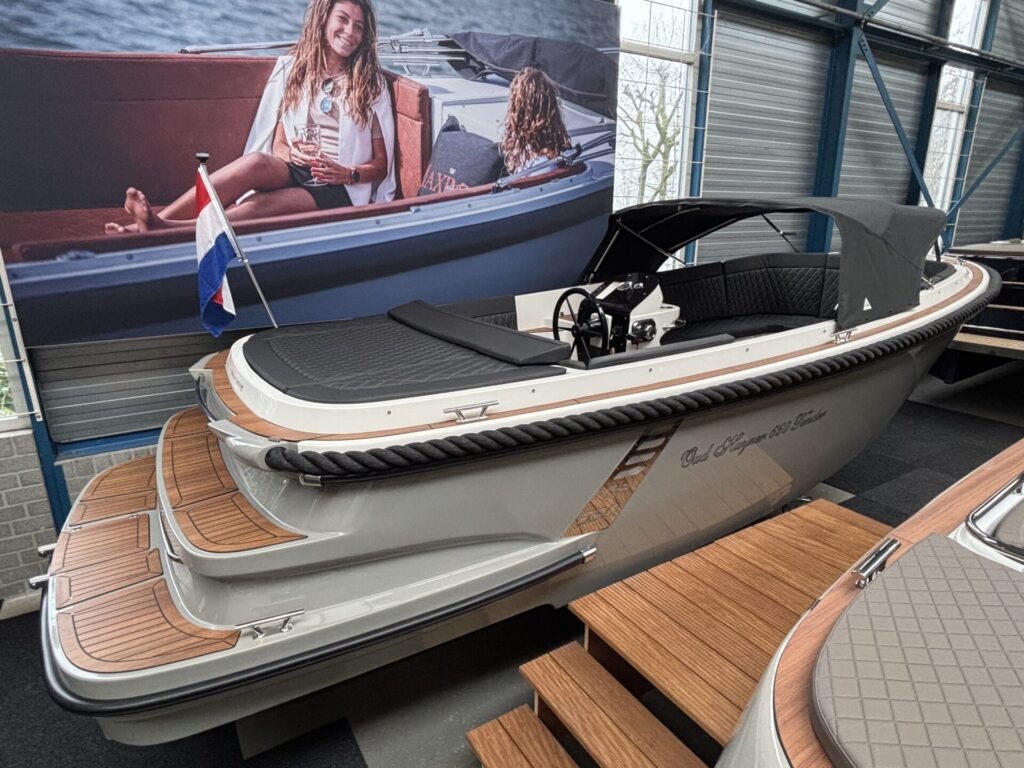 Oud Huijzer 650 Tender