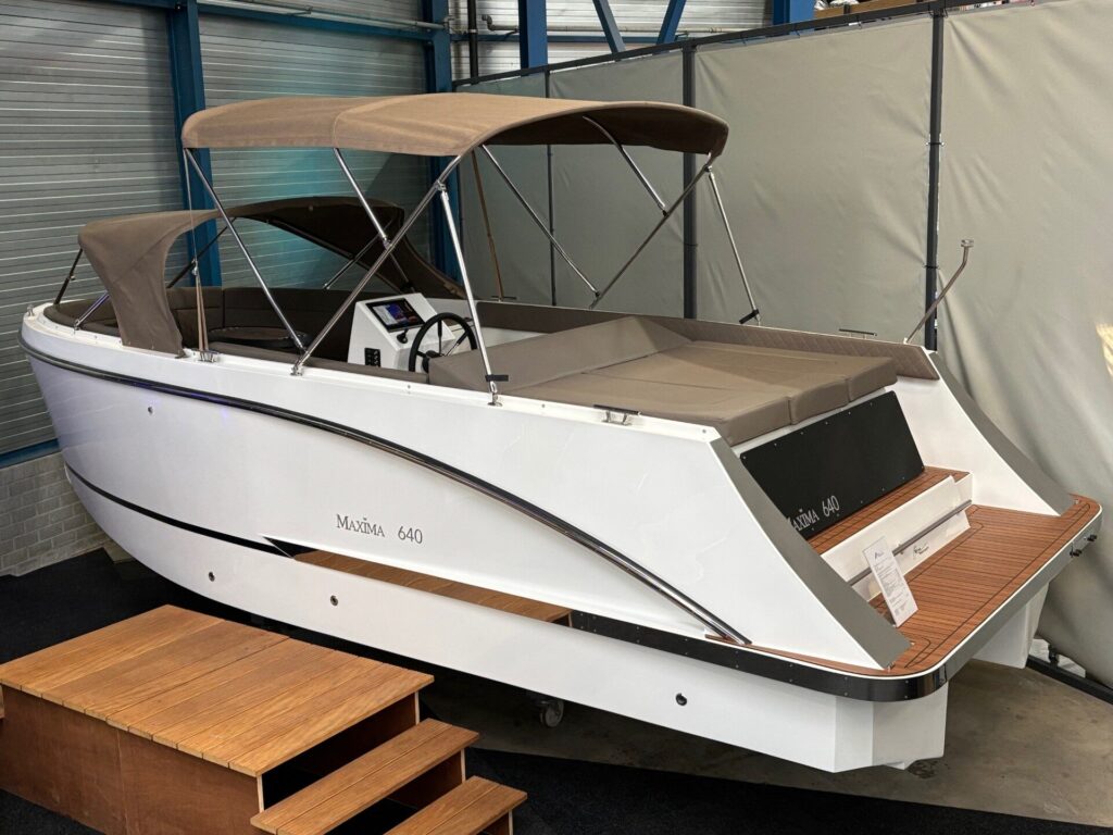 Maxima 640 Tender Biminitop